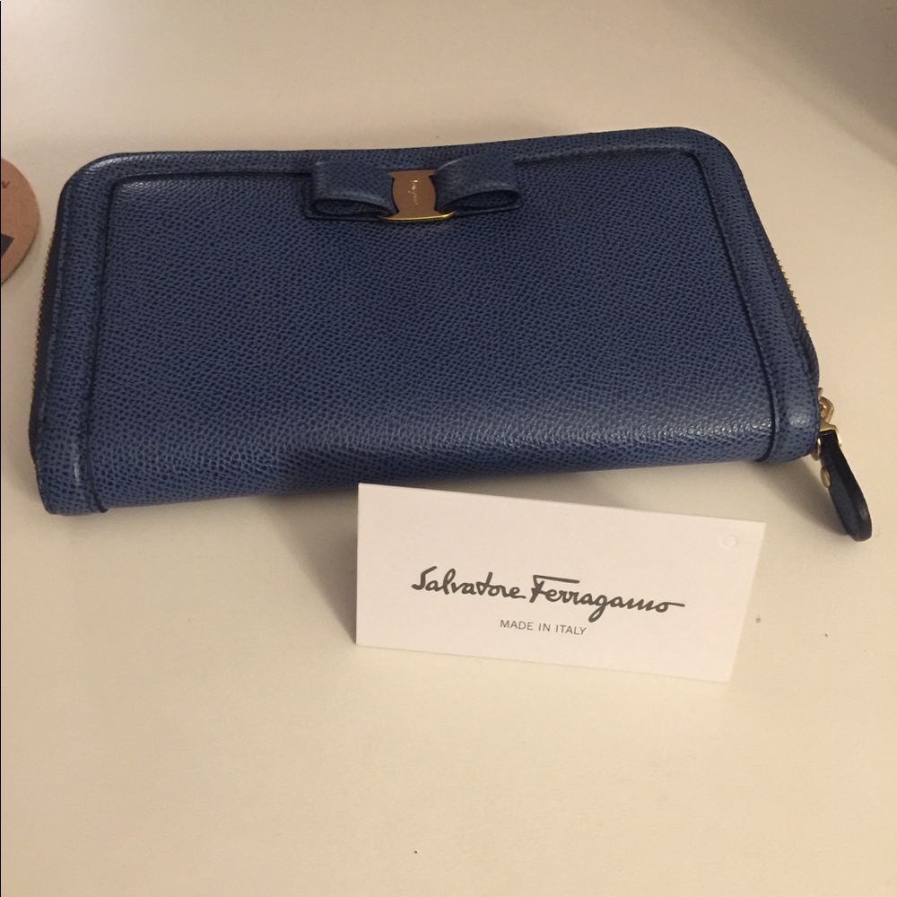 Vara Bow Organizer Wallet - Blue Leather